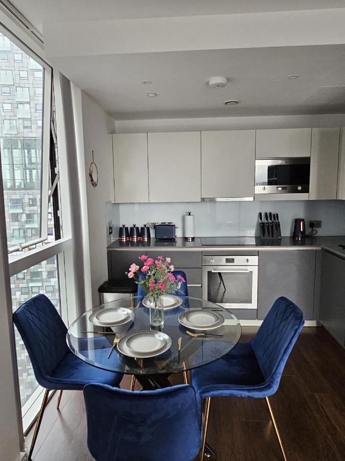 2 Bed Luxurious Apartments Canary Wharf Londen Buitenkant foto