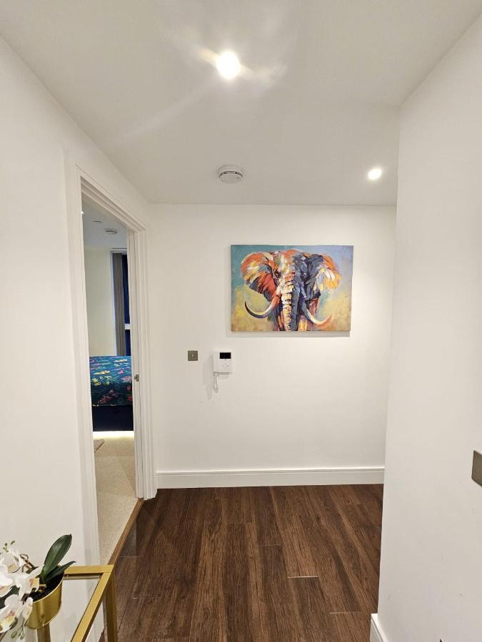 2 Bed Luxurious Apartments Canary Wharf Londen Buitenkant foto