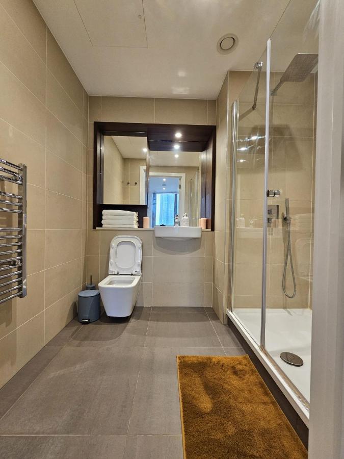 2 Bed Luxurious Apartments Canary Wharf Londen Buitenkant foto