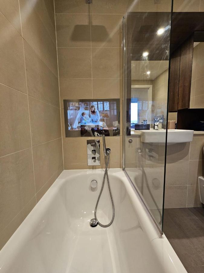 2 Bed Luxurious Apartments Canary Wharf Londen Buitenkant foto