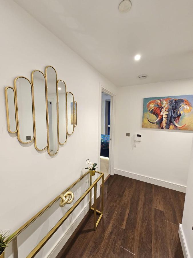 2 Bed Luxurious Apartments Canary Wharf Londen Buitenkant foto